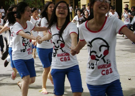 “Nổ tung” màn chia tay “tự phát” - 4 “Nổ tung” màn chia tay “tự phát” - 4