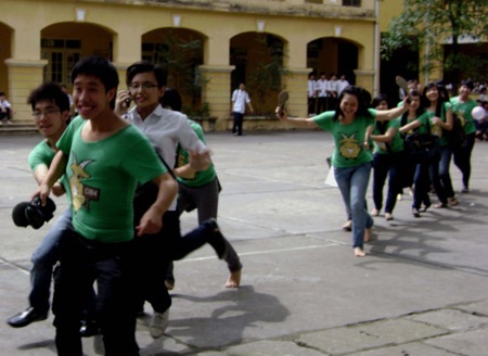 “Nổ tung” màn chia tay “tự phát” - 3 “Nổ tung” màn chia tay “tự phát” - 3