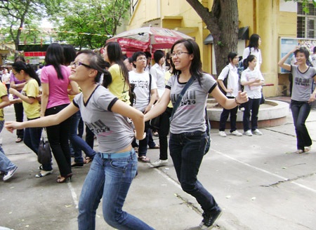 “Nổ tung” màn chia tay “tự phát” - 2 “Nổ tung” màn chia tay “tự phát” - 2