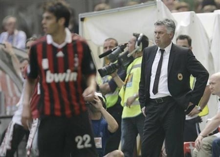 Milan bại trận, đêm từ giã buồn bã của Maldini - 3