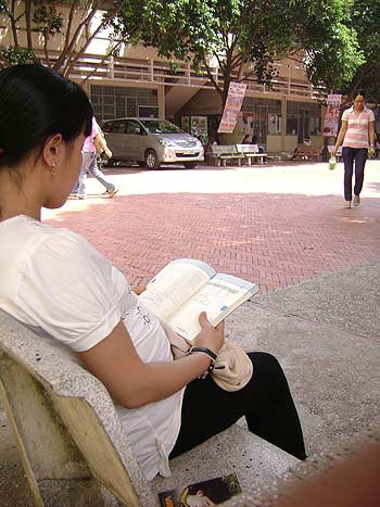 “Đứt” học vì lỡ dính bầu - 1 “Đứt” học vì lỡ dính bầu - 1