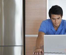 Rụng tóc do làm việc với máy tính? - 1 Rụng tóc do làm việc với máy tính? - 1