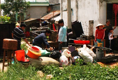 “Hà bá” “nuốt chửng” 5 căn nhà  - 2