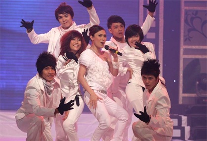 MC Mỹ Tâm “sung” trên sân khấu - 15 MC Mỹ Tâm “sung” trên sân khấu - 15
