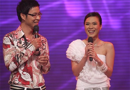 MC Mỹ Tâm “sung” trên sân khấu - 2 MC Mỹ Tâm “sung” trên sân khấu - 2