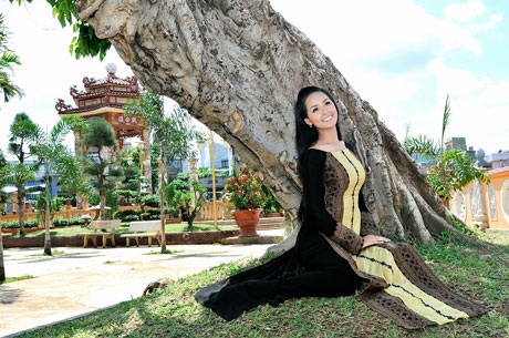 Chùm ảnh: Mai Phương Thúy duyên dáng trên đất Tây Nguyên - 16 Chùm ảnh: Mai Phương Thúy duyên dáng trên đất Tây Nguyên - 16