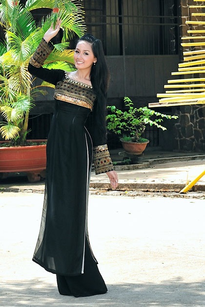 Chùm ảnh: Mai Phương Thúy duyên dáng trên đất Tây Nguyên - 15 Chùm ảnh: Mai Phương Thúy duyên dáng trên đất Tây Nguyên - 15
