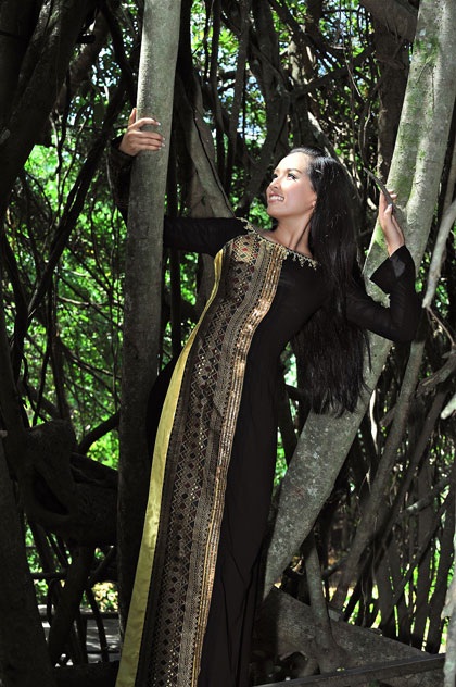 Chùm ảnh: Mai Phương Thúy duyên dáng trên đất Tây Nguyên - 2 Chùm ảnh: Mai Phương Thúy duyên dáng trên đất Tây Nguyên - 2