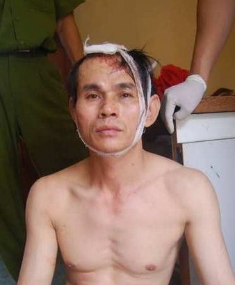 Khởi tố người đàn ông giết vợ và con gái - 1 Khởi tố người đàn ông giết vợ và con gái - 1