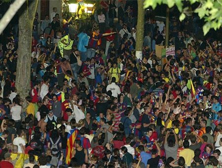Đêm đăng quang ngập tràn hạnh phúc của Barcelona - 14 Đêm đăng quang ngập tràn hạnh phúc của Barcelona - 14