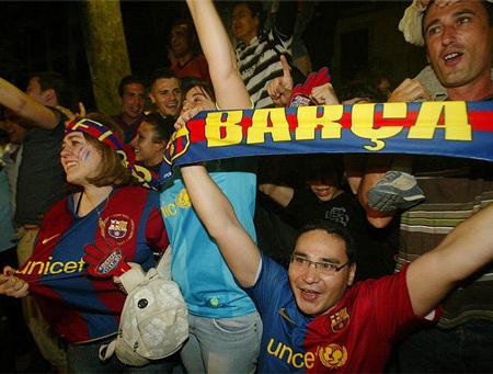 Đêm đăng quang ngập tràn hạnh phúc của Barcelona - 13 Đêm đăng quang ngập tràn hạnh phúc của Barcelona - 13