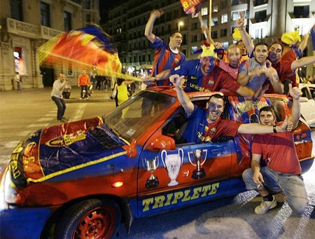 Đêm đăng quang ngập tràn hạnh phúc của Barcelona - 16 Đêm đăng quang ngập tràn hạnh phúc của Barcelona - 16