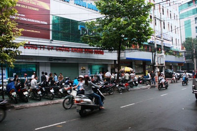 Cướp 1,5 tỷ đồng trên “phố chứng khoán” TPHCM  - 1