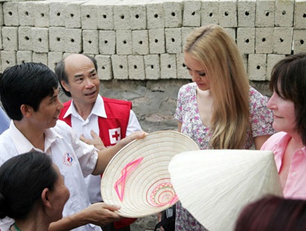 Tân Hoa hậu Thế giới thu hút sự chú ý tại Hà Nam - 8 Tân Hoa hậu Thế giới thu hút sự chú ý tại Hà Nam - 8