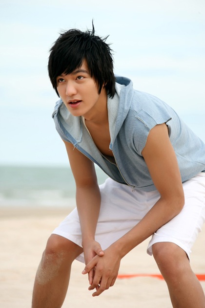 Ngắm hotboy Lee Min Ho chơi bóng chuyền - 3