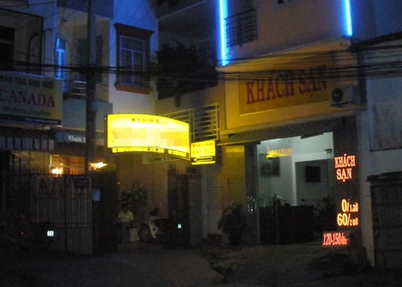 “Sống thoáng” hay sống “thả”? - 1