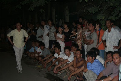 Những hình ảnh tan hoang sau vụ cháy hơn 4 tiếng - 22 Những hình ảnh tan hoang sau vụ cháy hơn 4 tiếng - 22