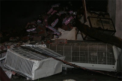 Những hình ảnh tan hoang sau vụ cháy hơn 4 tiếng - 14 Những hình ảnh tan hoang sau vụ cháy hơn 4 tiếng - 14