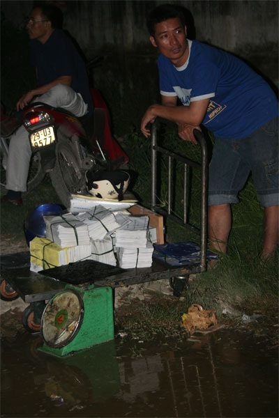 Những hình ảnh tan hoang sau vụ cháy hơn 4 tiếng - 19 Những hình ảnh tan hoang sau vụ cháy hơn 4 tiếng - 19