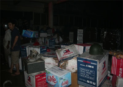 Những hình ảnh tan hoang sau vụ cháy hơn 4 tiếng - 17 Những hình ảnh tan hoang sau vụ cháy hơn 4 tiếng - 17