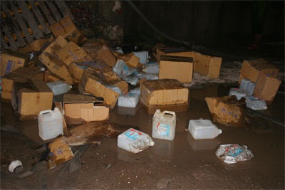 Những hình ảnh tan hoang sau vụ cháy hơn 4 tiếng - 15 Những hình ảnh tan hoang sau vụ cháy hơn 4 tiếng - 15