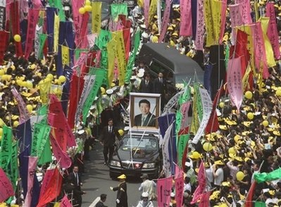 Chùm ảnh: Biển người khóc thương cựu Tổng thống Hàn Quốc - 4