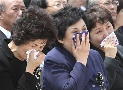 Chùm ảnh: Biển người khóc thương cựu Tổng thống Hàn Quốc - 17