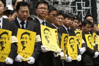 Chùm ảnh: Biển người khóc thương cựu Tổng thống Hàn Quốc - 11