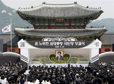 Chùm ảnh: Biển người khóc thương cựu Tổng thống Hàn Quốc - 15