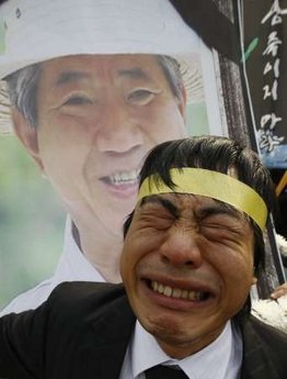 Chùm ảnh: Biển người khóc thương cựu Tổng thống Hàn Quốc - 5