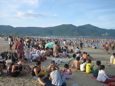 Ra biển “trốn” nóng, “ăn mùng 5” - 6