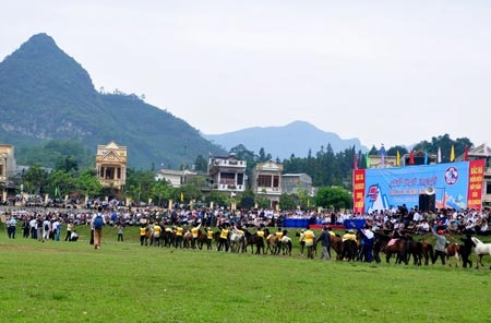 60 kỵ sỹ “chân đất” đọ tài trên núi - 1 60 kỵ sỹ “chân đất” đọ tài trên núi - 1