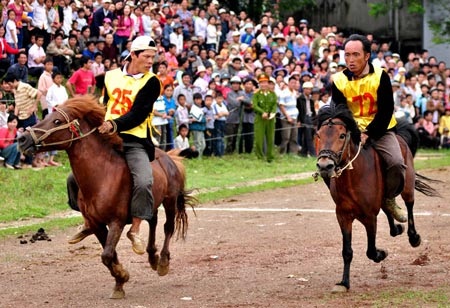 60 kỵ sỹ “chân đất” đọ tài trên núi - 5 60 kỵ sỹ “chân đất” đọ tài trên núi - 5