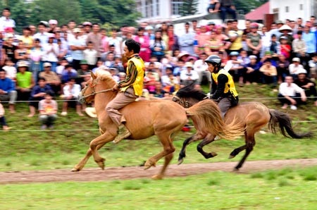 60 kỵ sỹ “chân đất” đọ tài trên núi - 7 60 kỵ sỹ “chân đất” đọ tài trên núi - 7