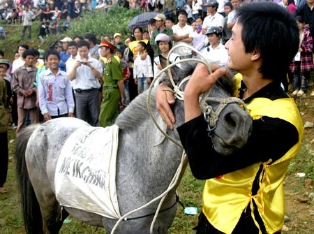 60 kỵ sỹ “chân đất” đọ tài trên núi - 9 60 kỵ sỹ “chân đất” đọ tài trên núi - 9
