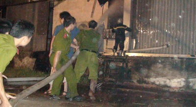 Chữa cháy thiếu chuyên nghiệp và người chỉ huy tài tình - 3 Chữa cháy thiếu chuyên nghiệp và người chỉ huy tài tình - 3