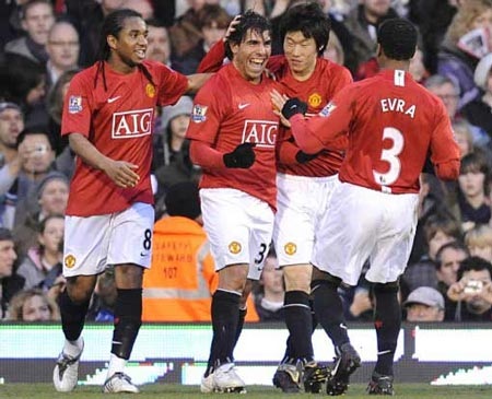 MU đưa Tevez, Park Ji - Sung vào “danh sách đen” - 1 MU đưa Tevez, Park Ji - Sung vào “danh sách đen” - 1