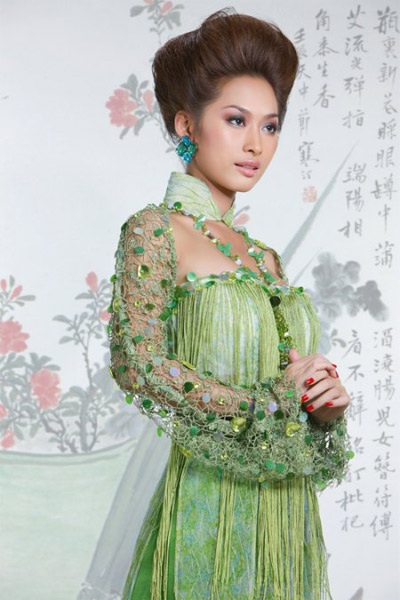 Võ Việt Chung mang áo dài đến Hội chợ thời trang Hàn Quốc - 2 Võ Việt Chung mang áo dài đến Hội chợ thời trang Hàn Quốc - 2