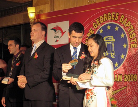 Hai thí sinh VN đoạt giải nhì cuộc thi phục vụ nhà hàng quốc tế - 1 Hai thí sinh VN đoạt giải nhì cuộc thi phục vụ nhà hàng quốc tế - 1