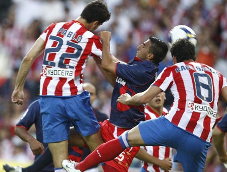Forlan cầm chắc ngôi “Pichichi”, Atletico đoạt vé dự Champions League - 1 Forlan cầm chắc ngôi “Pichichi”, Atletico đoạt vé dự Champions League - 1