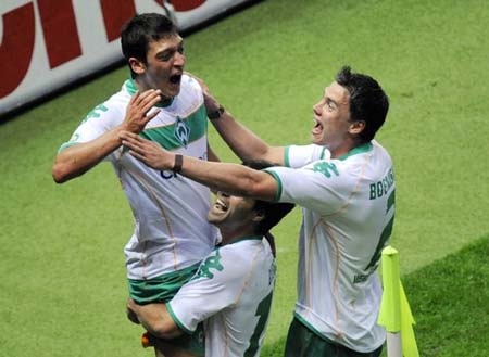 Hạ Leverkusen, Bremen đoạt cúp QG Đức - 1 Hạ Leverkusen, Bremen đoạt cúp QG Đức - 1