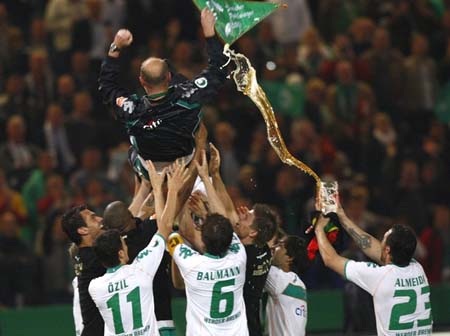 Hạ Leverkusen, Bremen đoạt cúp QG Đức - 4 Hạ Leverkusen, Bremen đoạt cúp QG Đức - 4