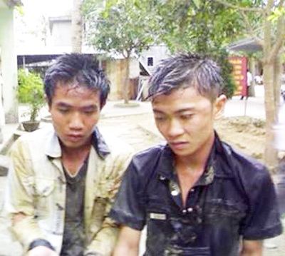 Nông dân đang cày ruộng bắt cướp - 1