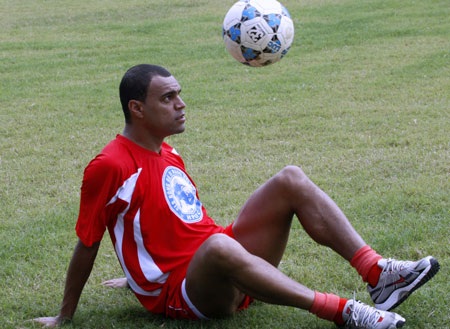 Khán giả Hải Phòng háo hức ngóng đợi Denilson - 1 Khán giả Hải Phòng háo hức ngóng đợi Denilson - 1