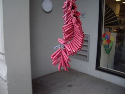 Dùng pháo làm nổ “của quý” của bạn trai - 1 Dùng pháo làm nổ “của quý” của bạn trai - 1