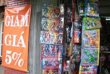 Sức mua ngày 1/6 giảm, khu vui chơi đông nghẹt - 1 Sức mua ngày 1/6 giảm, khu vui chơi đông nghẹt - 1