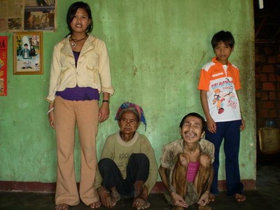 Ba chị em mồ côi giữa đại ngàn - 1 Ba chị em mồ côi giữa đại ngàn - 1