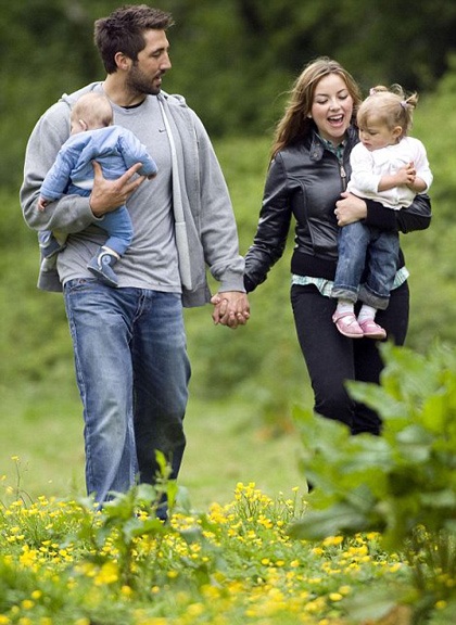 Charlotte Church khoe hai con trên Hello - 2