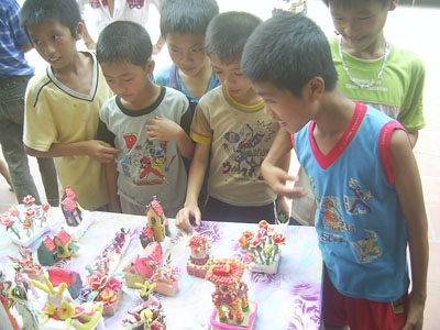 Đồ chơi dân gian “thoi thóp” - 2 Đồ chơi dân gian “thoi thóp” - 2