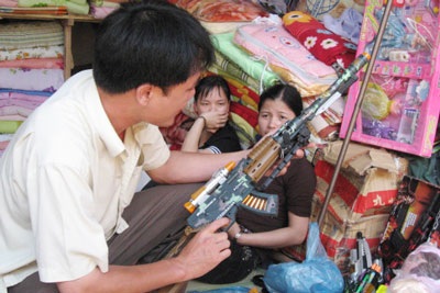 Đồ chơi dân gian “thoi thóp” - 1 Đồ chơi dân gian “thoi thóp” - 1